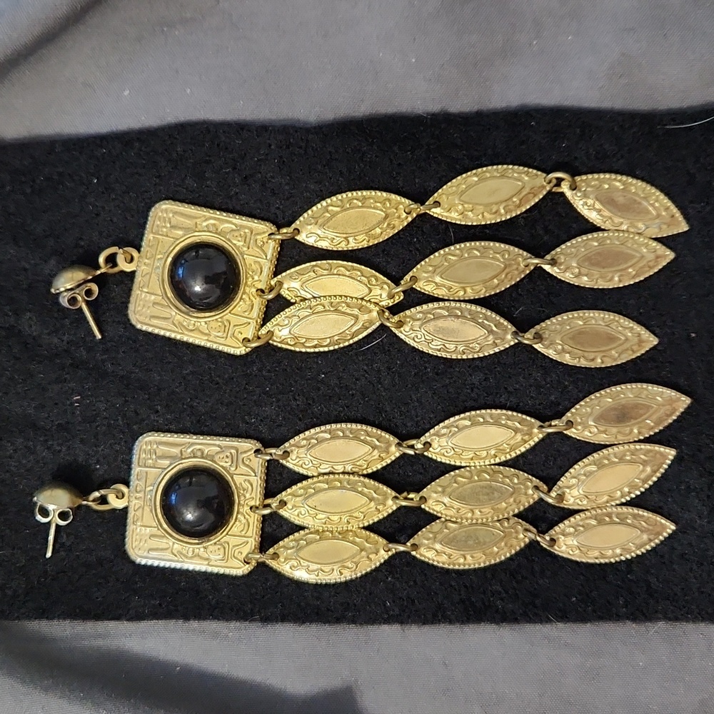Vintage Dangle earrings, light black stone. Gold tone, approx 4.5 in long!